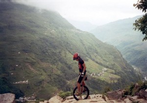 Ken Looi unicycles in Nepals Annapurna circuit 2002